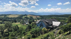  Gîtes de La Maison Bleue d'Estialescq  Эстьялеск